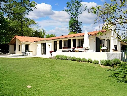 Villa charmante avec sauna a Ecuras et piscine partagee