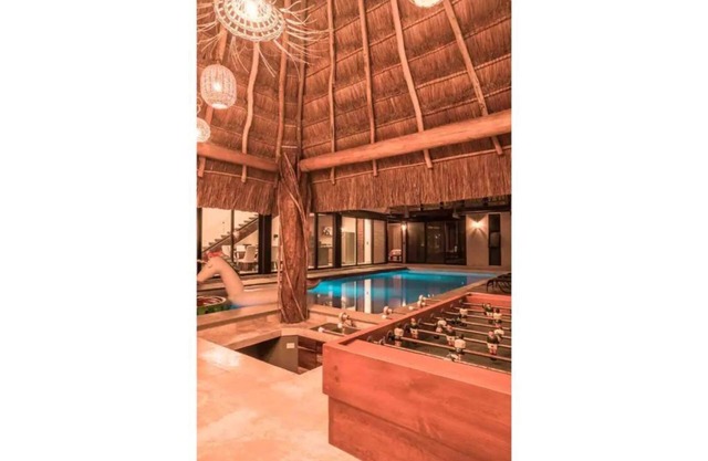 VILLA CIELO 4 bd, jetpool, huge garden w/palapa!