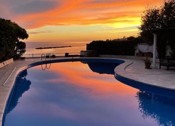 Villa con Piscina Privata fronte Spiaggia