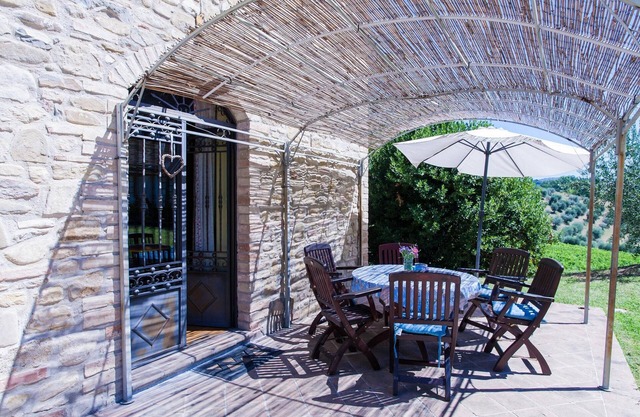 Villa Cottage Umbertide, close to Gubbio and Assisi, with panoramic pool !