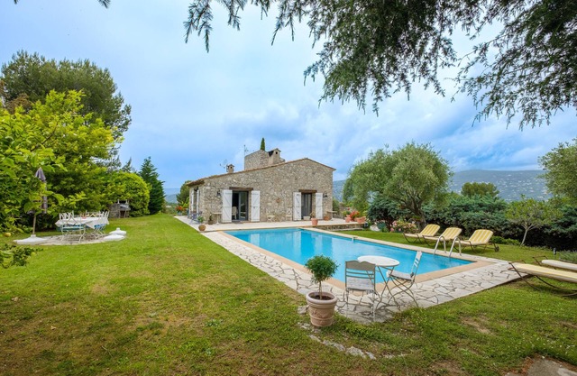 Villa 'Cyprès Bleu' with private pool, private terrace and Wi-Fi