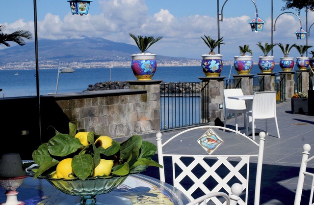 Villa de Luca - terrace with jacuzzi by the sea