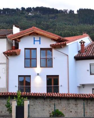 Villa de Salas Alojamientos
