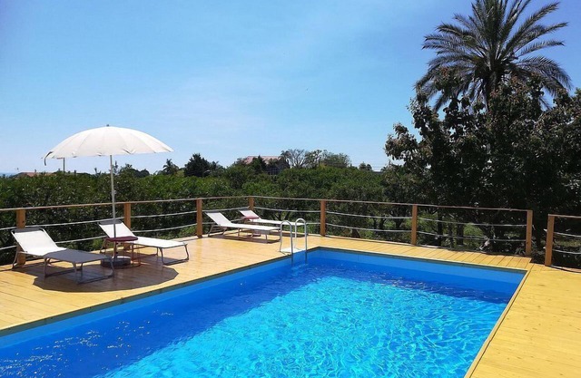 Villa Dianto: A welcoming two-story apartment that is part of an ancient country house surrounded by a citrus garden, with Free WI-FI.