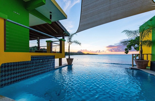 Villa Dos Palmas - Pool Villa - 2 Bedroom Oceanfront with Pool