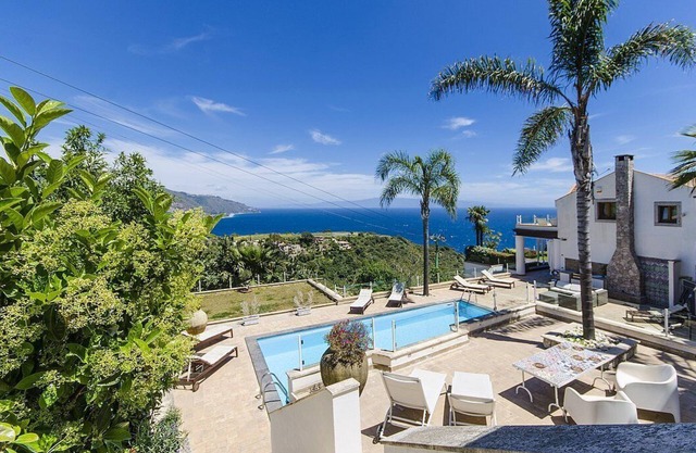 Villa Edipo Grande: A bright three-story villa which faces the sun and the sea, with Free WI-FI.