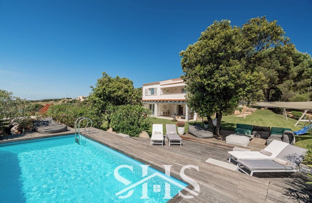 Villa Elena - Charming Oasis with heated pool