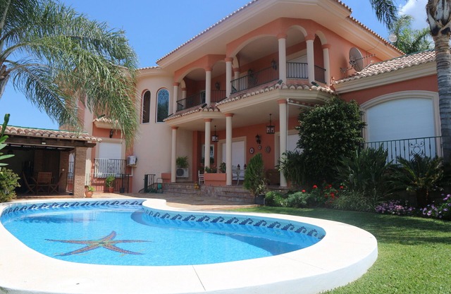 Villa Elisabeth with private heated pool. Ideal for families