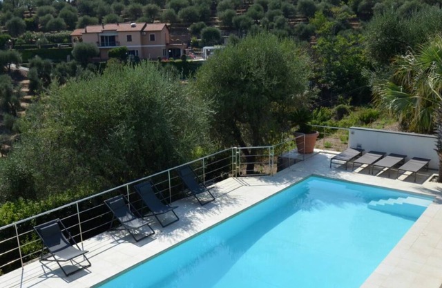 Villa Elisa is a modern house with 4 bedrooms air conditioning a private pool
