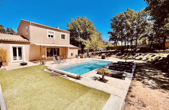 Villa En Provence with Swimming Pool