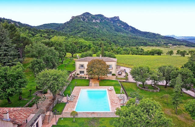 Villa Engardin, nestled in the heart of the vineyards, offers absolute comfort and calm.