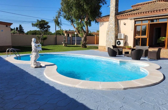 Villa los Almonds.