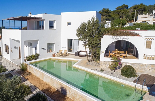 Villa Nubita with breathtaking views of the sea and Es Vedra