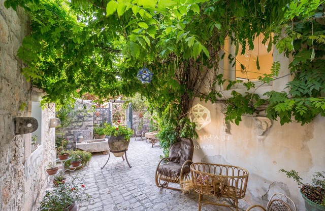 Villa for 12/14 people garden, pool, bbq, 100 meters from the sea, A/C, wi-fi