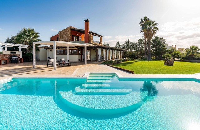 Villa for 9 People with Pool and Panoramic View