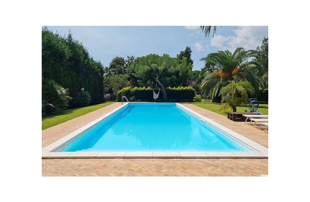 Villa for 6 People with private pool