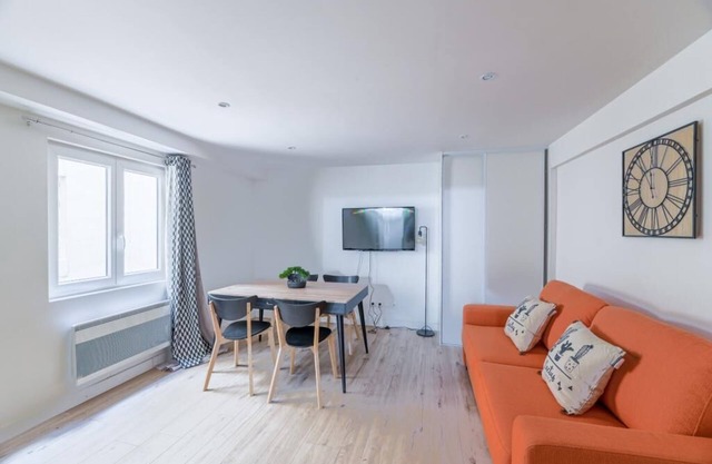 Villa Poncelet - Suite Coco mademoiselle, 2 Bdrs, Champs Elysées, A/C, Prime Loc