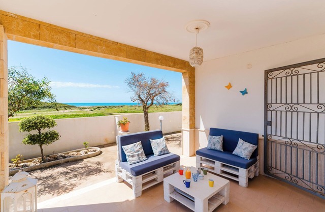 Villa 'Fronte Mare Raffaele' with sea view, private terrace and air conditioning