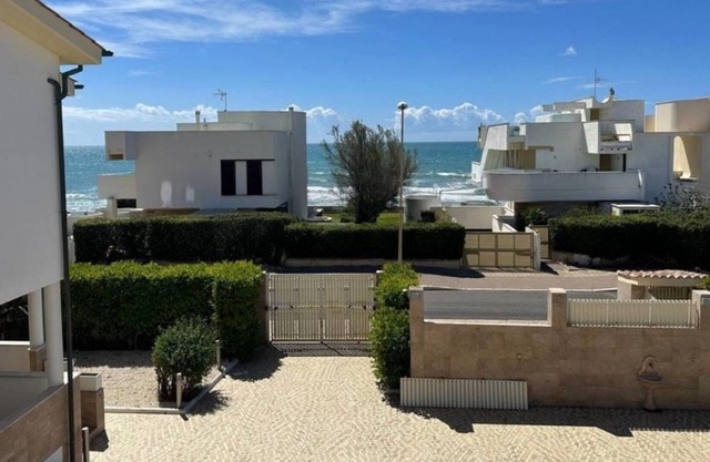 Villa 'Fronte Mare' with Sea View, Wi-Fi and Air Conditioning