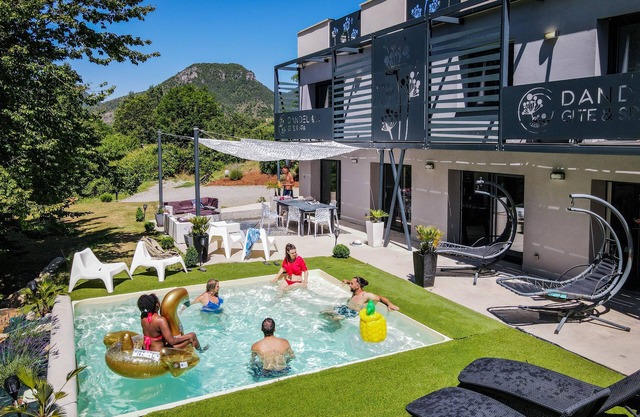 Villa Gorges du Tarn Millau 5* nature design pool jacuzzi sauna beach with view