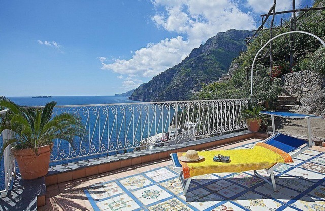 Villa Greta: A characteristic cottage which faces the sun and the sea, with Free WI-FI.
