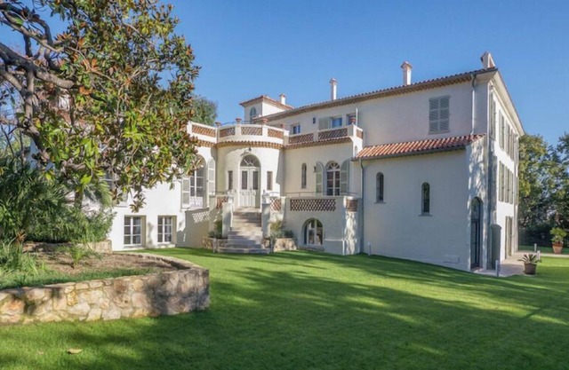 Villa Guide, 760m2, Atypique Cap D'Antibes Booking from Saturday to Saturday
