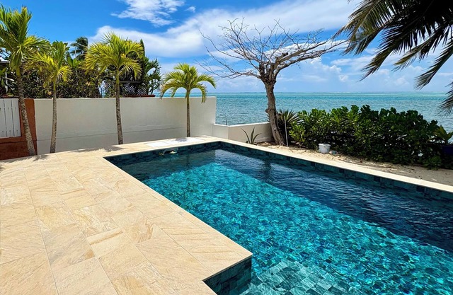 Villa Hereiti by ENJOY VILLAS/3 bdrm AC/3 bath/private pool and front lagoon