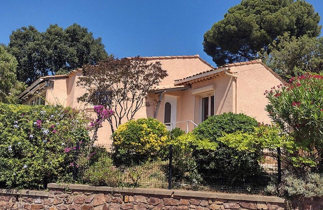 villa in Agay - Saint-Raphaël, two steps from the beach and shops, absolute calm