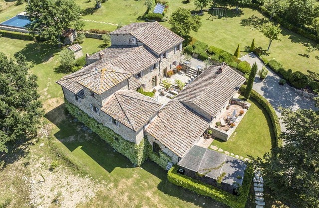 Villa in Gaiole In Chianti with 7 bedrooms sleeps 14