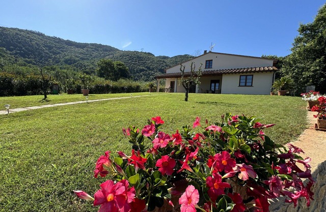Villa in Lucca with 3 bedrooms sleeps 7