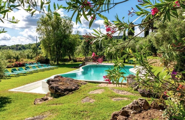 Villa in Montepulciano with 7 bedrooms sleeps 14