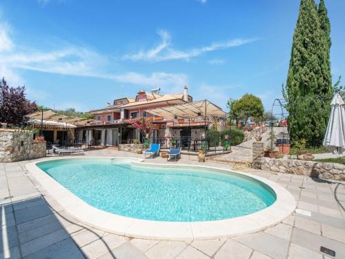 Villa in Monterotondo with Pool & Tiber Views