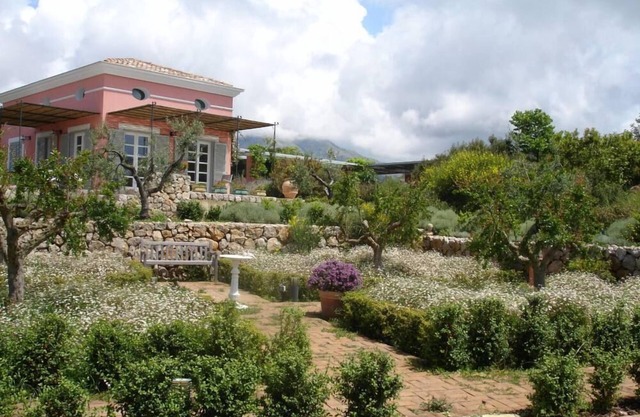 Villa in olive grown countryside near Sperlonga, Gaeta, beaches