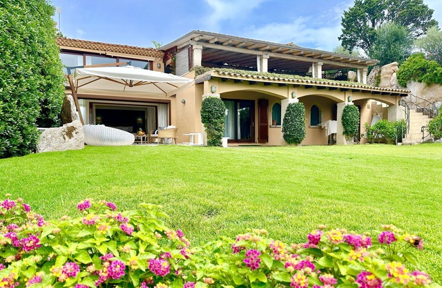 Villa in Porto Rotondo with 7 bedrooms sleeps 14