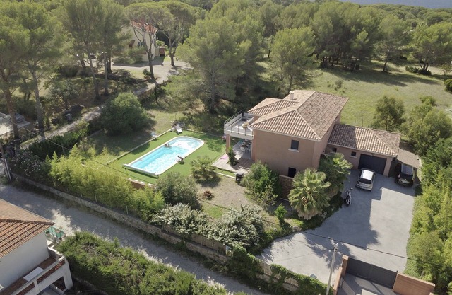 Villa in SEASIDE with SWIMMING POOL for 10 people
