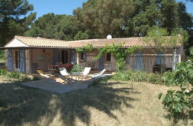 Villa in the countryside in a wooded property