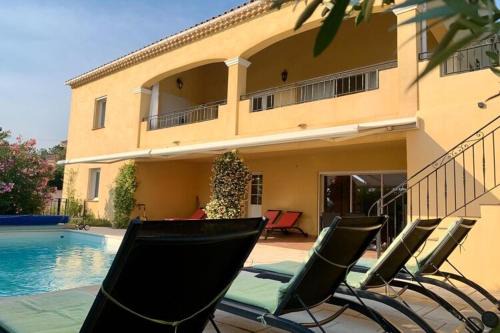 Villa in Vidauban with Heated Pool near Beaches
