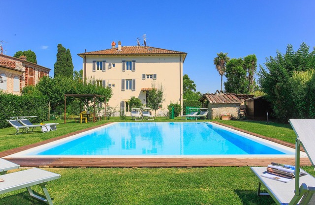 Villa/Independent home in Lucca with 5 bedrooms sleeps 10