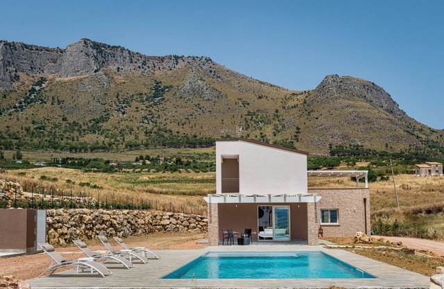 Villa Mirò with private pool