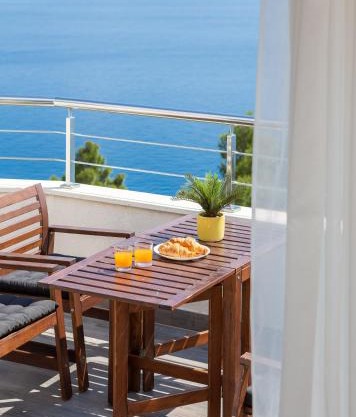 Villa Jolara With Heated Pool - Deluxe Apartments 4 & 19