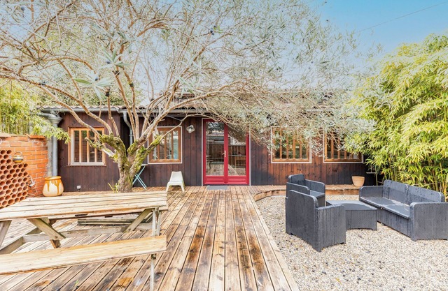 Villa 'La Cabane D'Ana' with Private Terrace, Private Garden and Wi-Fi