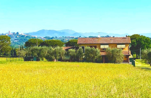 Villa La Casa Gialla in the province of Lucca