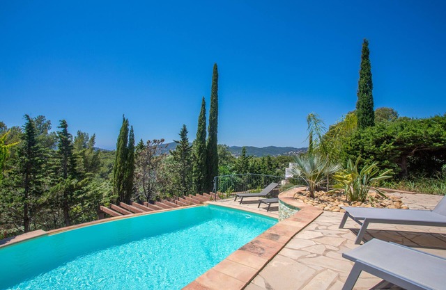 Villa 'La Colline' with Sea View, Wi-Fi and Air Conditioning