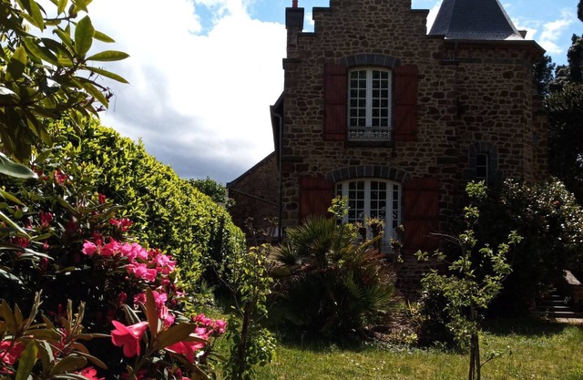 Villa La Côte du Chat, a 3-star property near Saint-Malo, Dinard, and Dinan