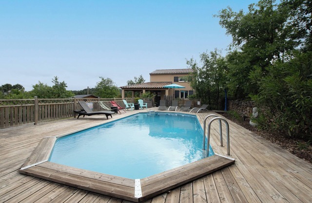 Villa 'La Fenière' with Shared Pool, Wi-Fi and Air Conditioning