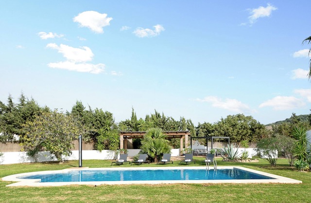 Villa la Luna with Pool, Terrace, Garden & Wi-Fi