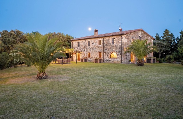 Villa La Lespa w/Private Pool Billiards and Lake View