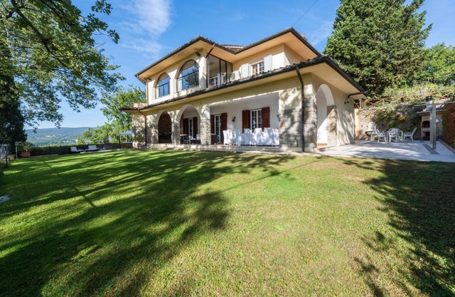 Villa la Quercia by Mmega