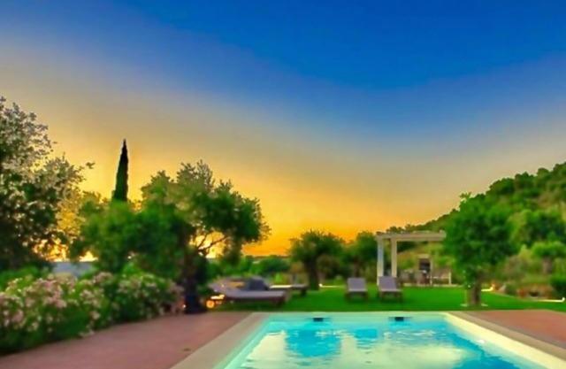 Villa La Tina Golf with Lake View, Pool & Wi-Fi