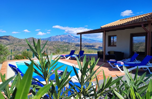 Villa Las Adelfas with beautiful view ,HEATED POOL, 6 Pers, WIFI,BBQ,terraces